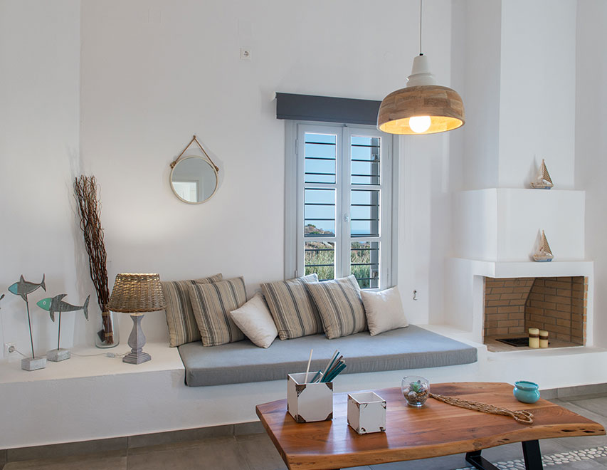 Grey House Sifnos - Καθιστικό με τζάκι