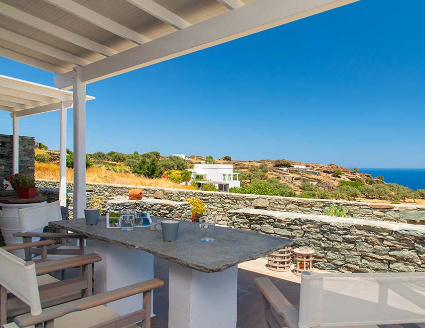 White House Sifnos - Αυλή με θέα στη θάλασσα